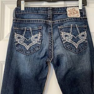 Beautiful pair BIG STAR “REMY” low rise fit denim. 26R. EXCELLENT CONDITION!